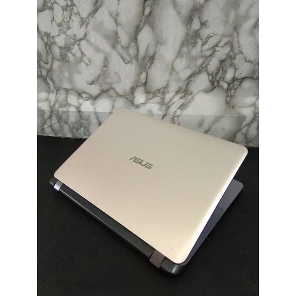 Laptop ASUS VIVOBOOK 14 Core i3-7200U VGA GeForce MX130 RAM 4GB HDD 1TERA 14INCHI