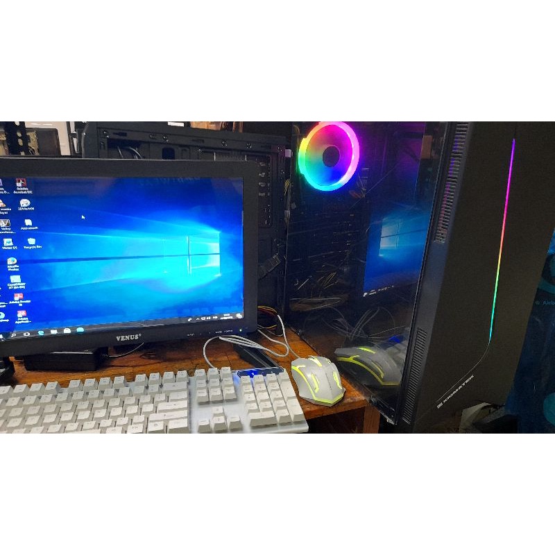 paket PC core i7 lengkap Ram 8gb casing RGb free wifi