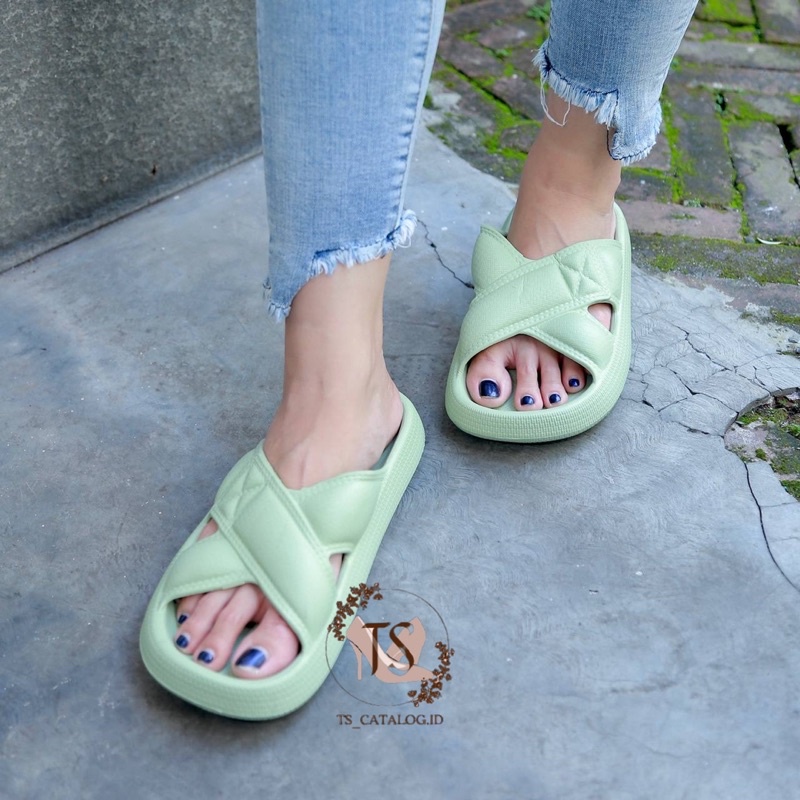 Sandal Slop Gesper Silang Tebal 3cm BEST SELLER Import Mokaya E8022-B1