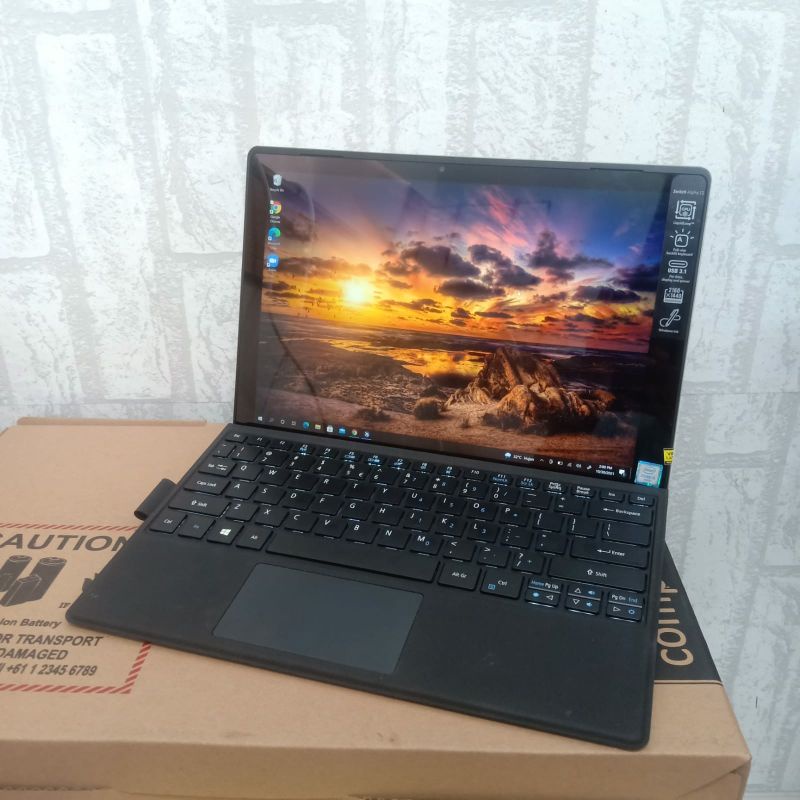 KMI LGI PROMO MURAH                Laptop 2 in 1 Acer Switch Alpha 12 Cor i5-6200U Ram 8GB ssd 256GB