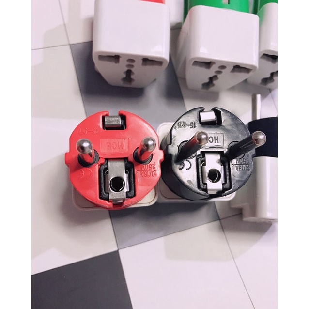 Over Steker Adaptor 3 Kaki Travel Adapter ke 2 Universal / Over Steker kaki tiga 3 jadi kaki dua 2