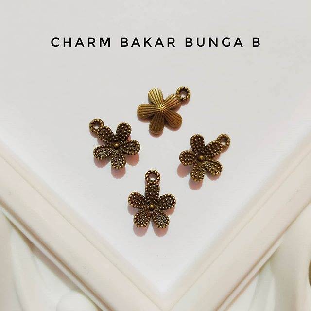 Charm bakar bunga B