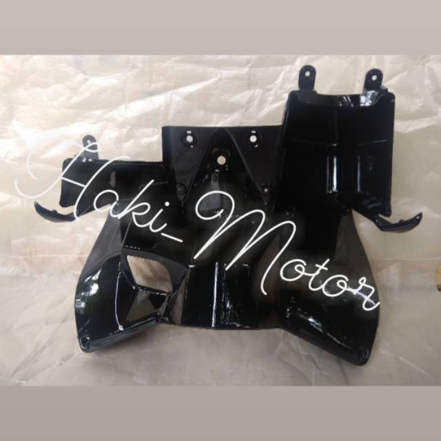 DEK KUNCI ATAS VARIO 125 LAMA/OLD