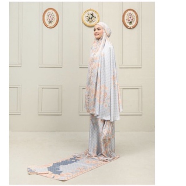 La Galigo Prayer Set Wearing Klamby