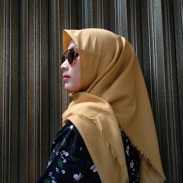 Rawis Segiempat by Novie / Square Rawis Polos Kunyit / Daily Hijab / Hijab Segiempat Polos Katun