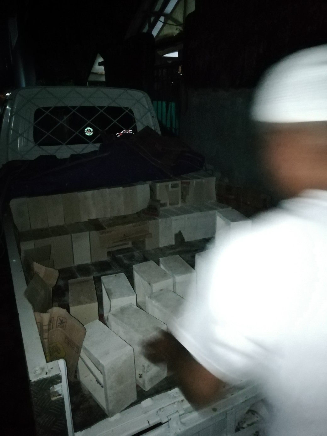 Roster  Moderen/ Minimalis/beton/lobang Angin Mnc Abu