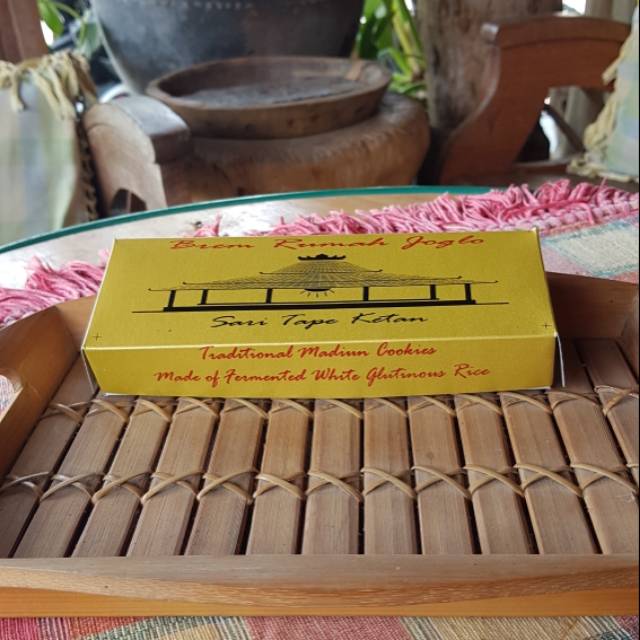 

Brem Madiun standard pack aneka rasa Rumah Joglo