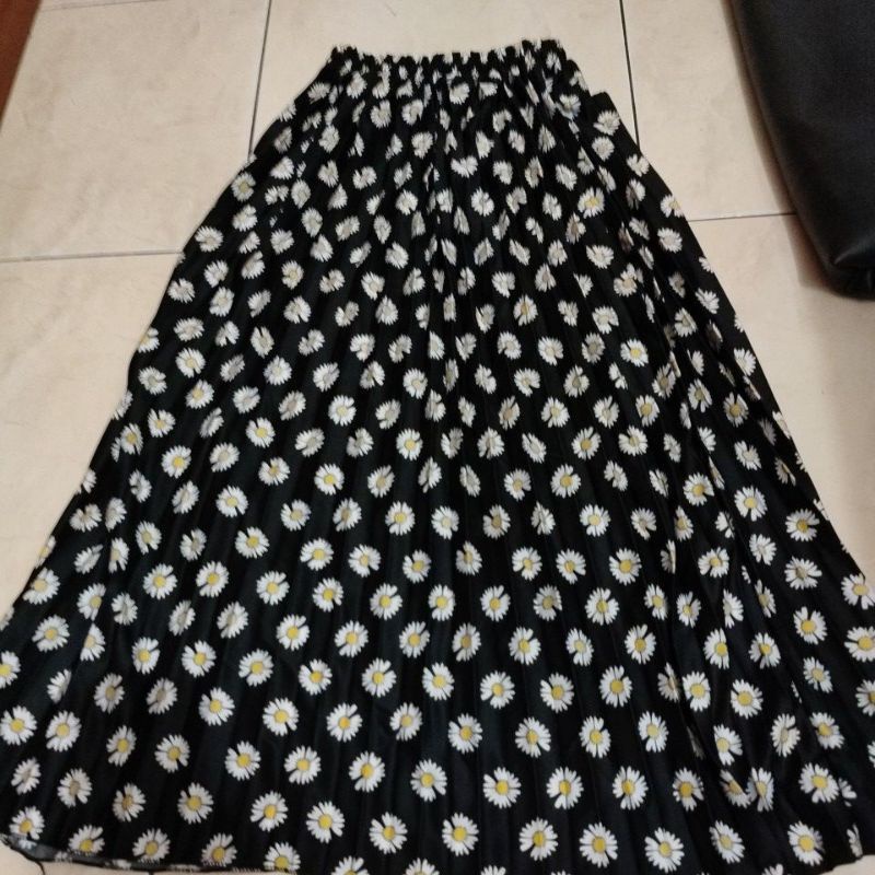 Rok plisket bunga melati bahan hyget fit to L