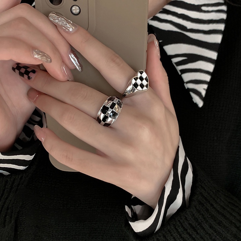 Set Cincin Desain Papan Catur Hati Warna Silver Untuk Wanita