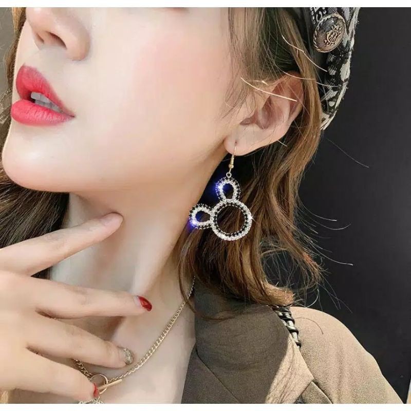 Anting permata motif kepala mickey