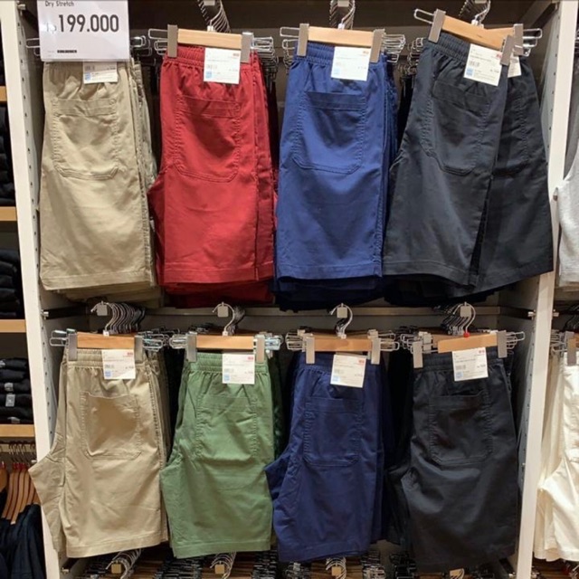 Celana pendek UNIQLO stretch cowok • JASTIP ORIGINAL FROM STORE