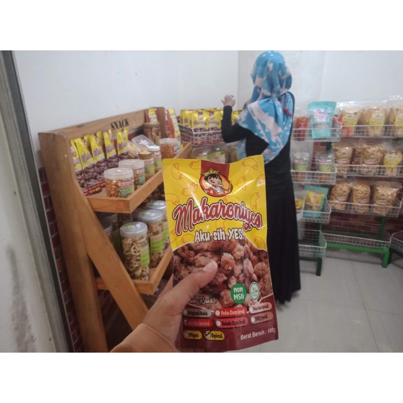 

Makaroni Goreng Spiral Renyah 100gr dari Makaroniyes