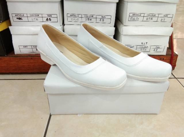 Sepatu pantofel wanita putih akper kulit sepatu perawat putih