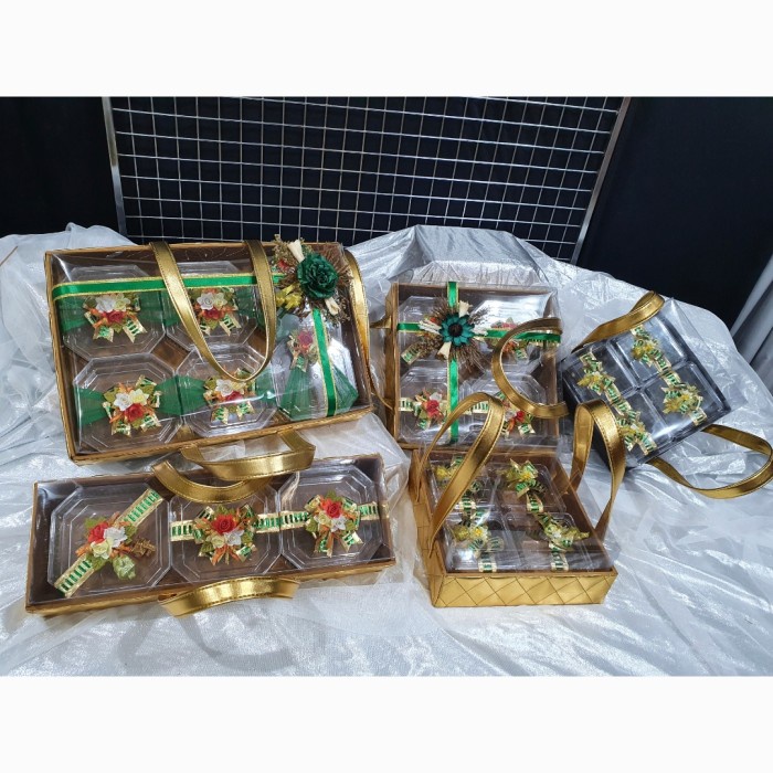 

Box kue parcel lebaran idul fitri gold hampers - S