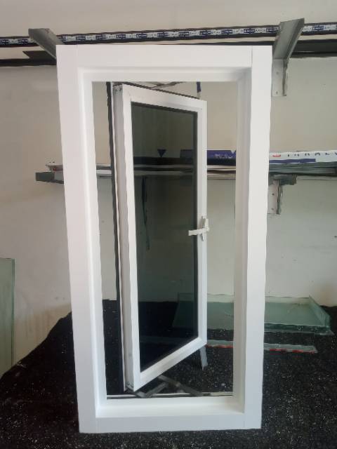 Kusen Aluminium dan jendela aluminium lengkap 1 set ukuran 40x80 cm.