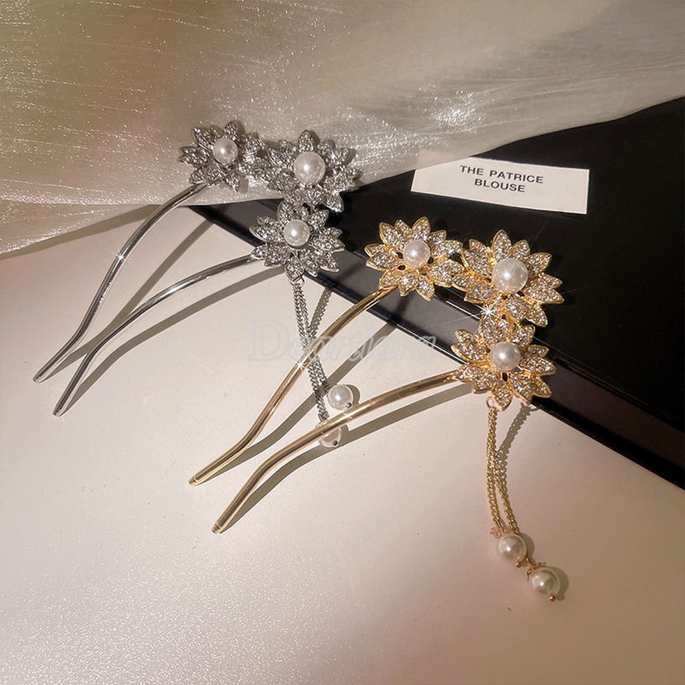 Jepit Rambut Desain Bunga Aksen Berlian