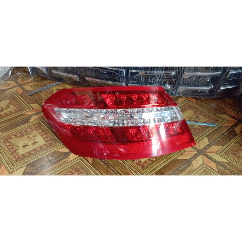 stoplam/lampu belakang Mersedes benz/mercy EClas w212