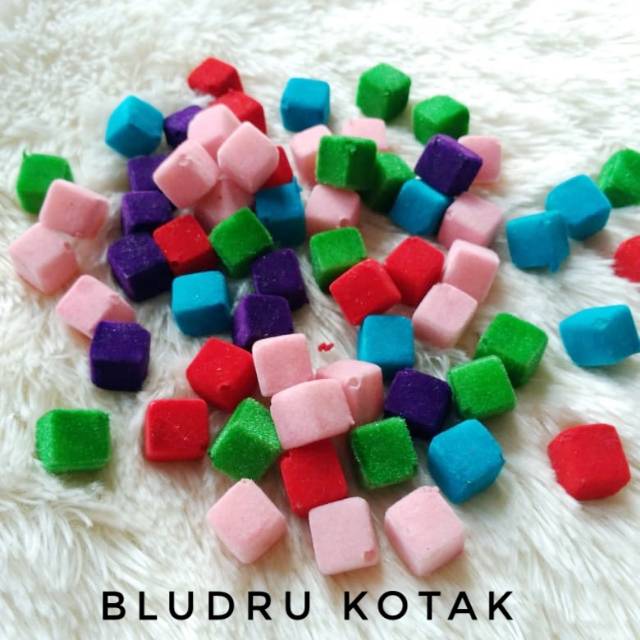 Mutiara bludru Kotak