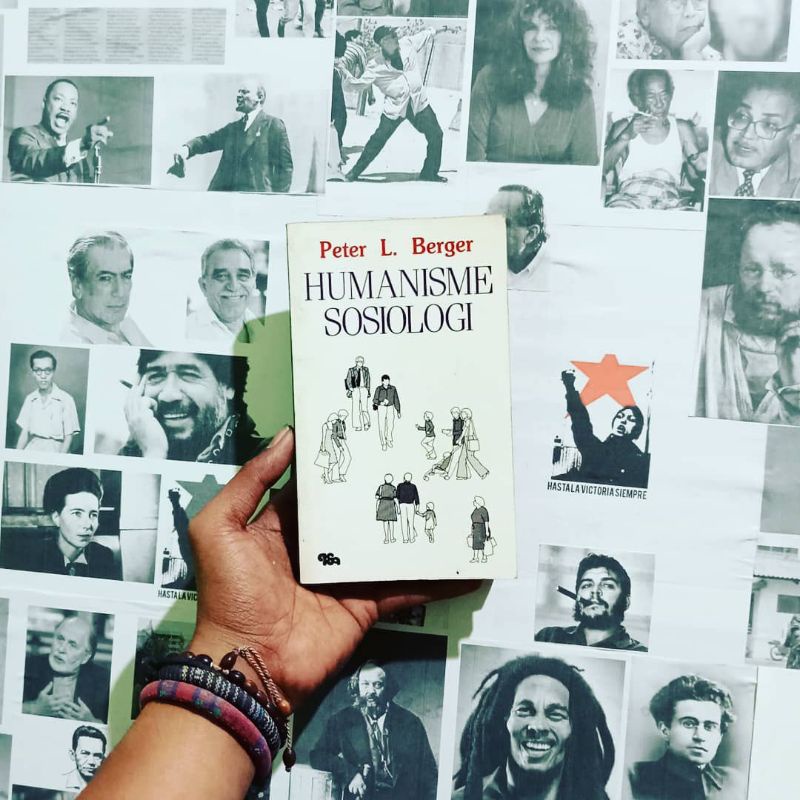 Peter L. Berger Piramida Kurban Manusia / Tafsir Sosial Atas Kenyataan / Sisi Lain Tuhan / Revolusi 