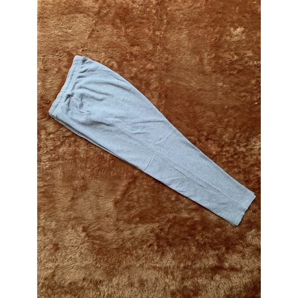 CELANA TRAINING OLAHRAGA UNIQLO SECOND THRIFT