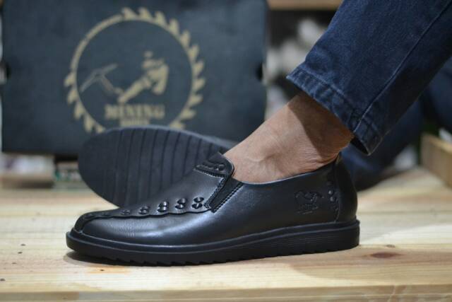 Sepatu casual slipon pria santai original terlaris