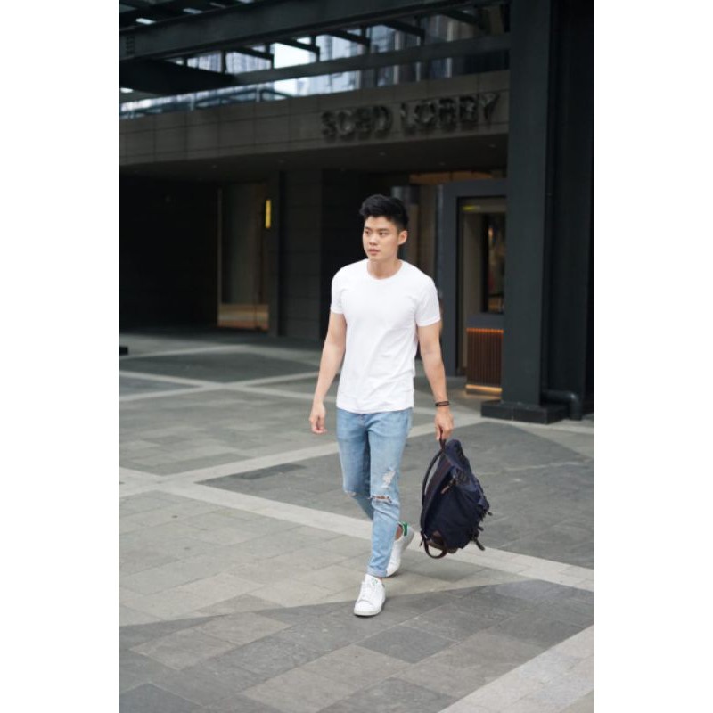 ORIGINAL UnBrand New Baju Fashion Pria Kaos Oblong Polos Hitam Putih SlimFit Size Slim Body