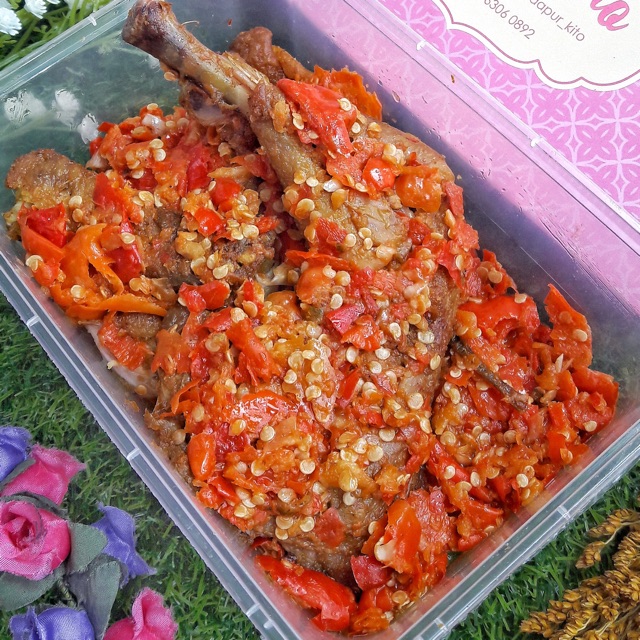 

AYAM GEPREK 2 POTONG