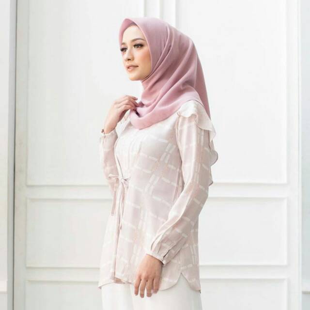 Emily Blouse Wearing Klamby