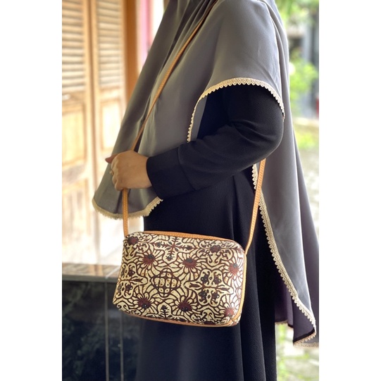 Sling Bag batik kembung tali kulit (motif batik di kirim random)