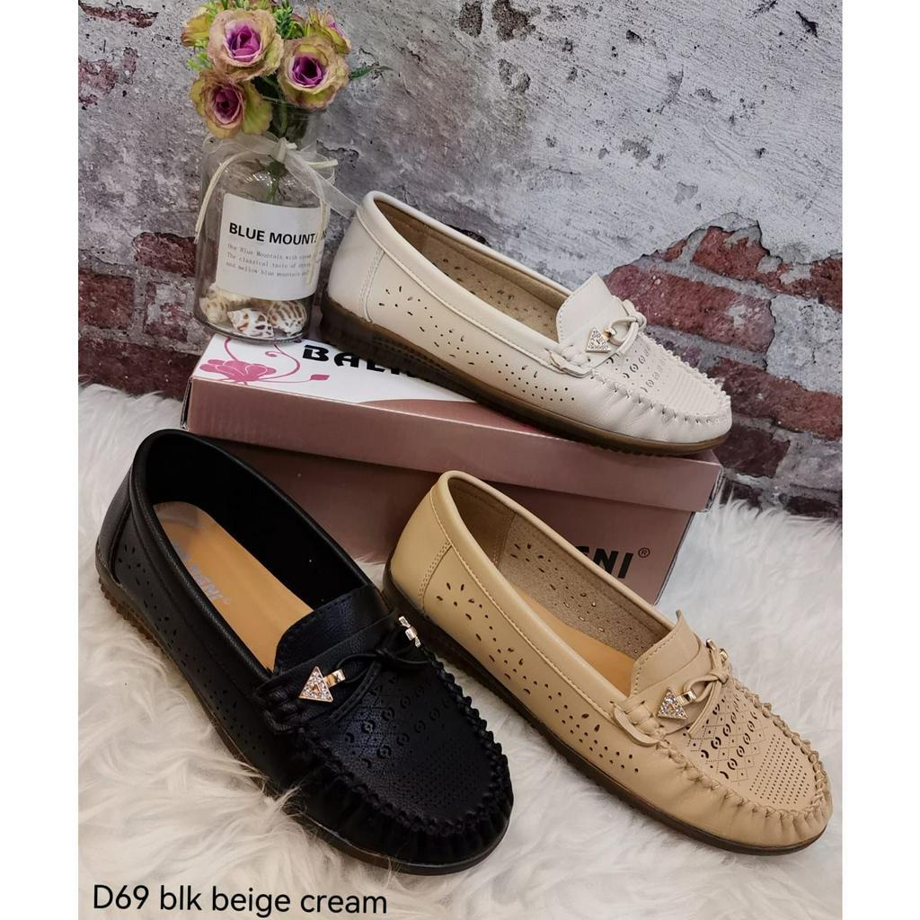 D69 slip on wanita kekinian balnani import