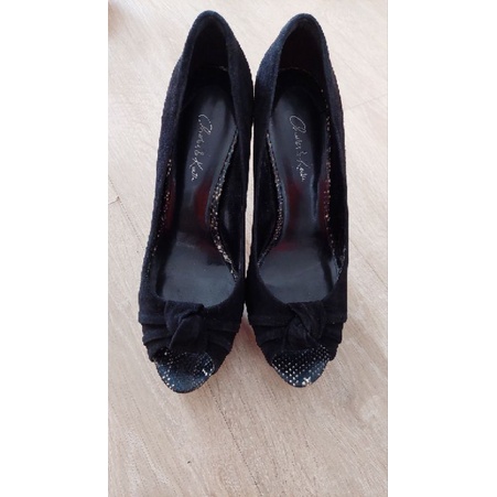 Preloved - Sepatu High Heels Charles & Keith Hitam Ori