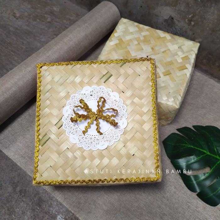 Besek Natural Hias Pita Renda Ukuran 20 x 20 x 8 cm/Besek Hias Renda/Hampers Bambu/Besek Bambu/Packa