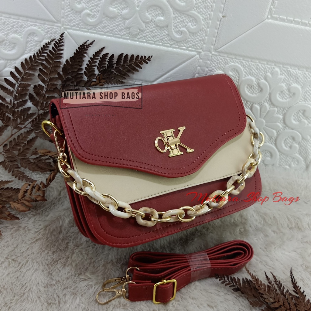 New Arrival!!! Tas Selempang Fashion Wanita Kunci Putar oK Kekinian Free Tali Rantai Giok Import Uk.16X22cm (Tali Rantai Sesuai Stok Yang Ada Tidak Bisa Sesuai Gambar)