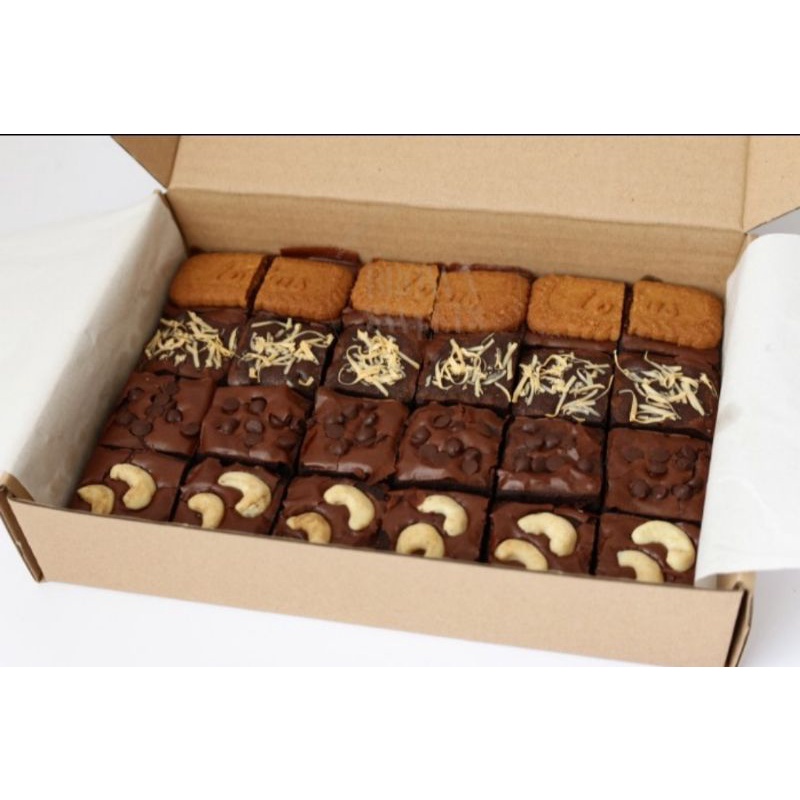 

Fudge Brownies Medium 25x17cm.Mix Topping