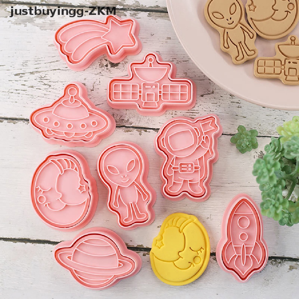 8pcs / set Cetakan Pemotong Biskuit / Cookies / Fondant Bentuk Kartun Astronot Luar Angkasa 3D DIY