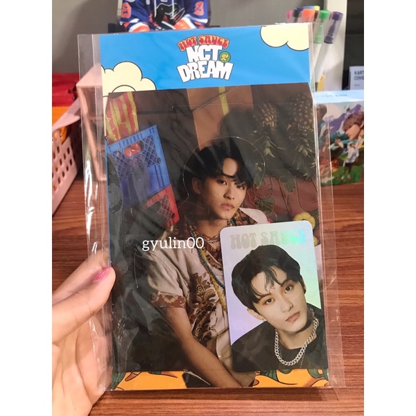 [booked] Mark MD holo standee hot sauce sealed