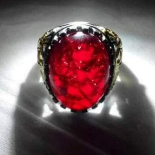 Cincin batu merah siam pecah seribu