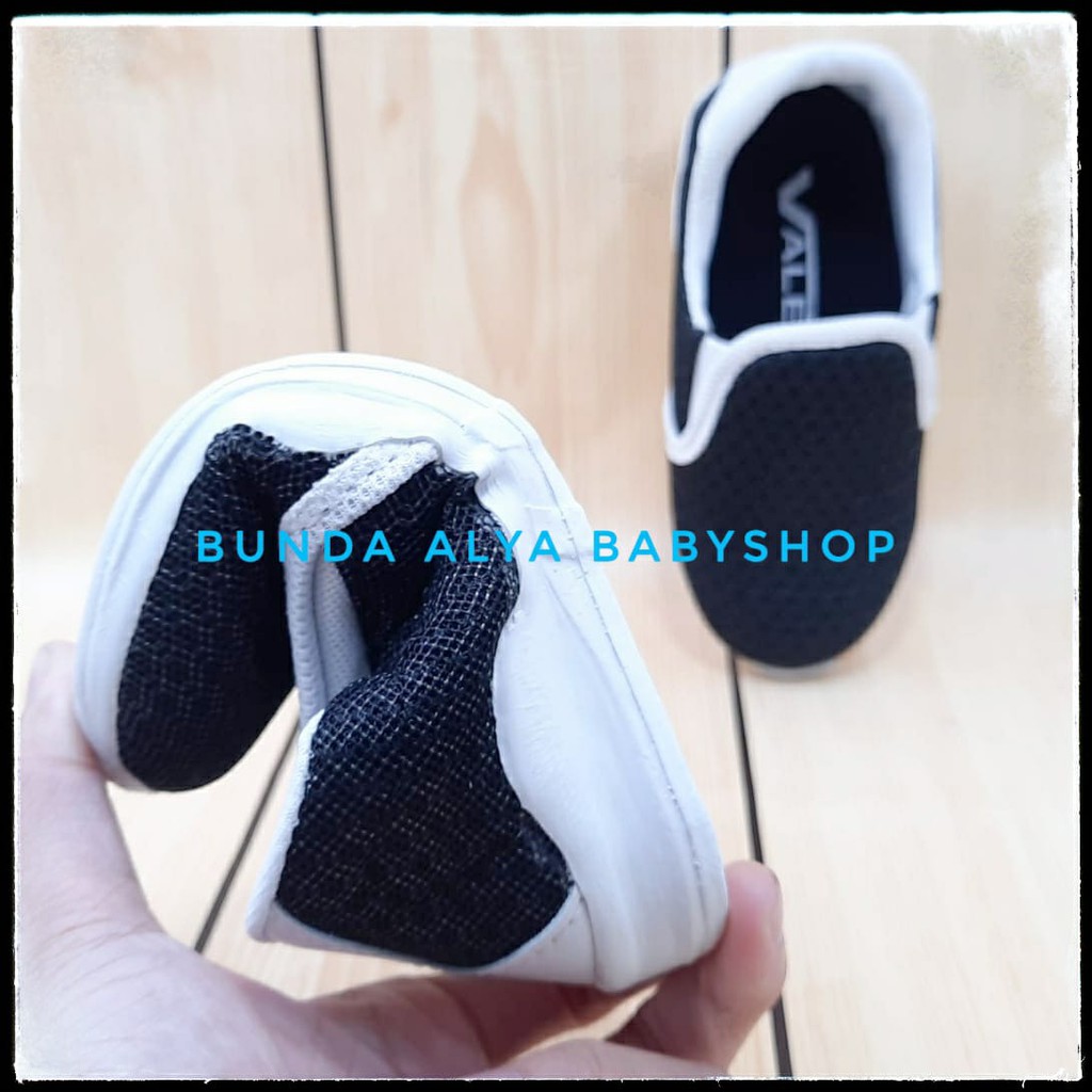 Sepatu Anak Laki Laki 2 - 3 Tahun Sport HITAM Sepatu Anak Cowok Cewek Sport Slip ON Alas Karet Anti Licin  Size 22 - 35