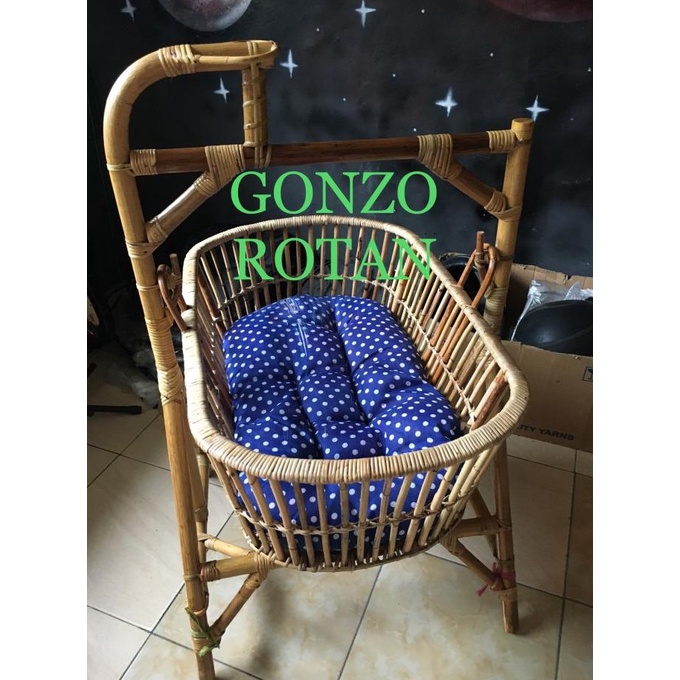 Ayunan bayi rotan asli tempat tidur bayi