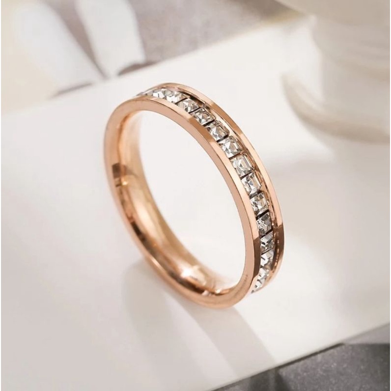 Cincin Titanium Diamonds Kubik Keliling Tersedia Warna Gold dan Silver