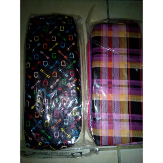 

Tempat pensil sleting motif