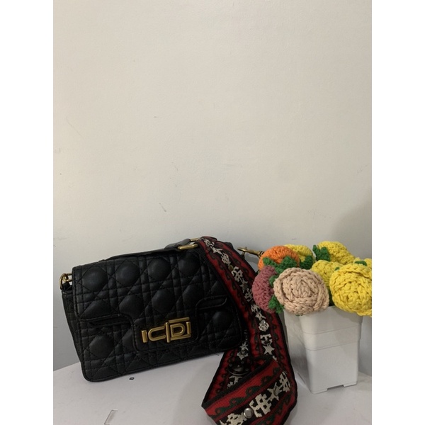 TAS SELEMPANG CHRISTIAN DIOR SECOND BRANDED 100% MULUS