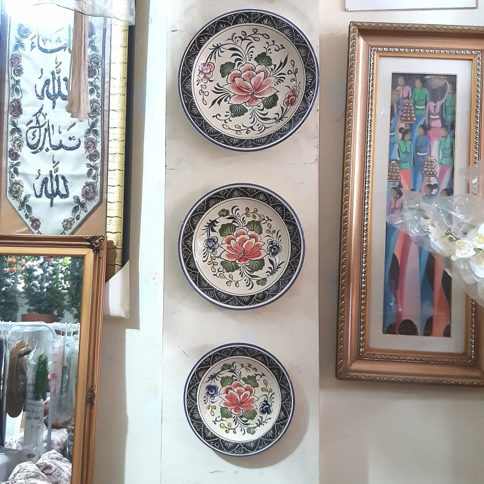 Homedecorbandung_Megaputeri | Barang Antik  | Hiasan Dinding Piring Antik (1Set3Buah)| Bisa Bayar Di