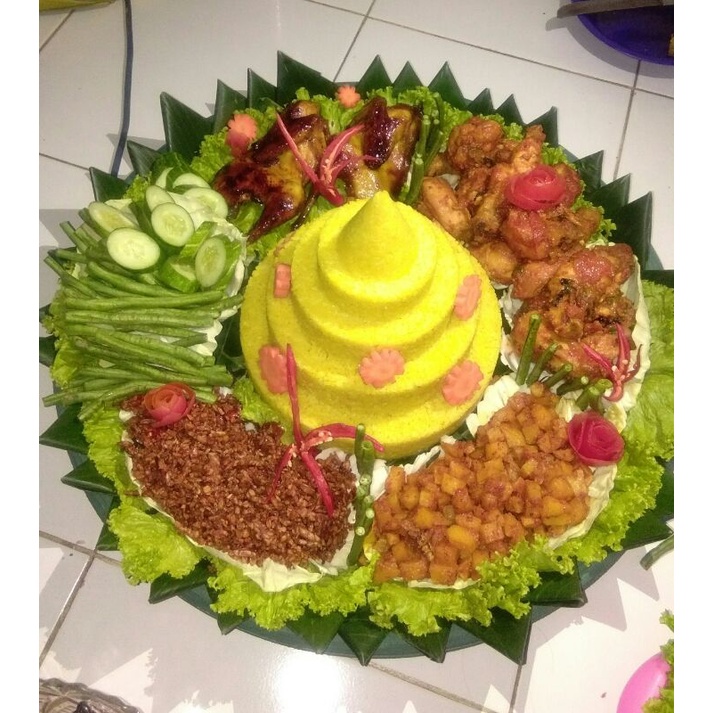 

tumpeng nasi kuning