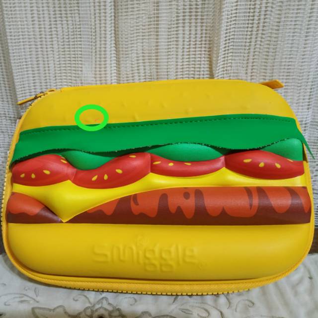 

SMIGGLE BURGER PENCIL CASE NODA