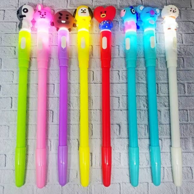 

Pulpen Lampu BT 21 Nyala Disko / Gel Pen Karakter BT$ Pena Bangtan Boys