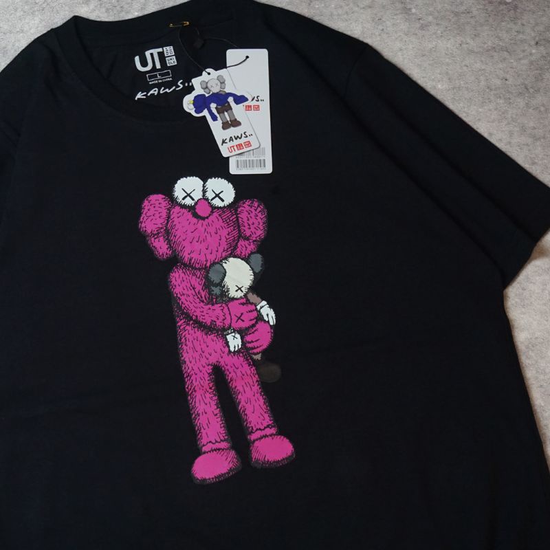 KAOS UNIQLO KAWS - BAJU T SHIRT UNIQLO X KAWS AUTHENTHIC-KAWS X PINK UT