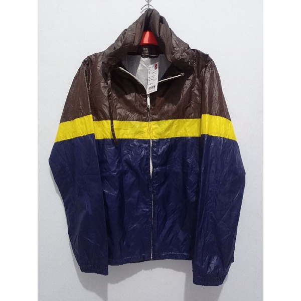 jaket parasut Uniqlo