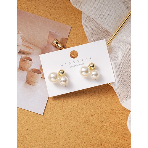 LRC Anting Tusuk Fashion White Metal Ball Size Pearl P25143