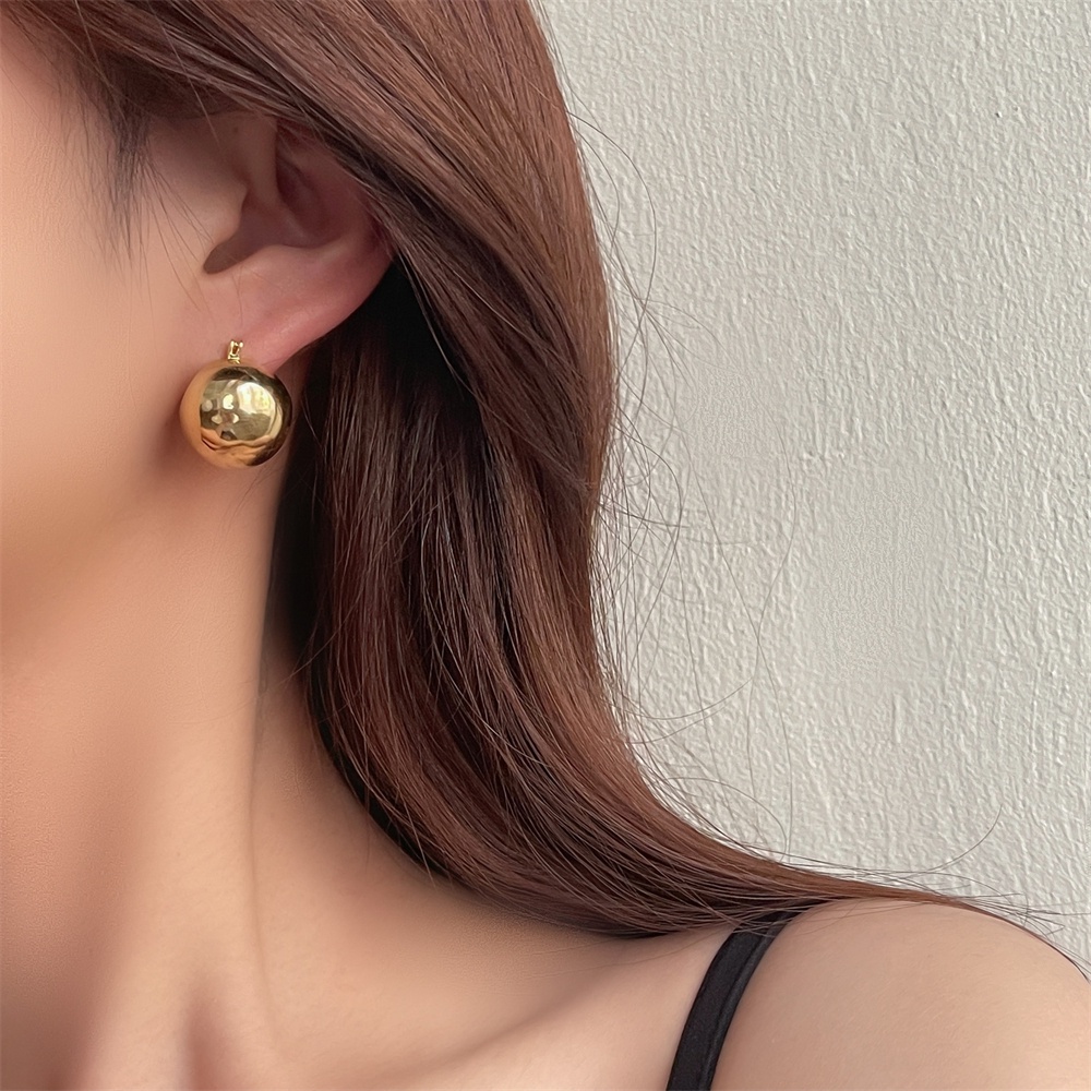 【COD Tangding】Korean Temperament High Sense Autumn Winter Versatile Earrings Metal Ball Ear Buckle